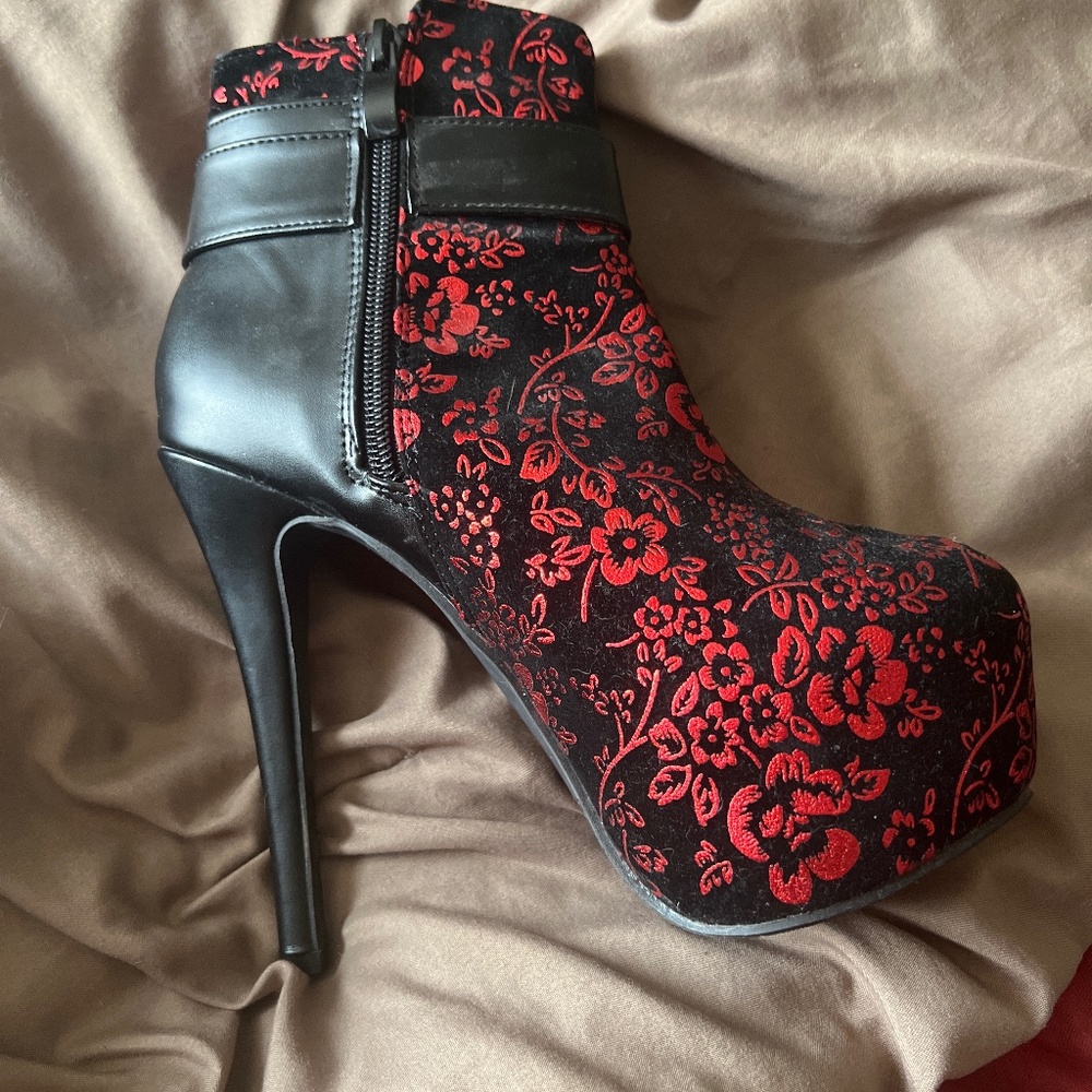 High heel boots
